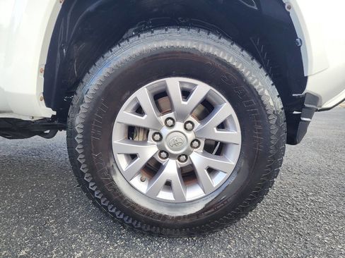 Used 2016 Toyota Tacoma SR5 image 12