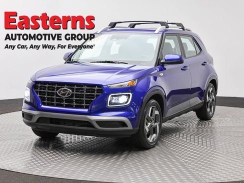Used 2023 Hyundai Venue Limited FWD image 1