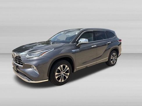 Used 2020 Toyota Highlander XLE FWD image 8