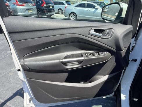 Used 2018 Ford Escape SEL image 9