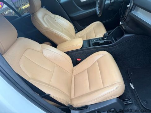 Used 2019 Volvo XC40 T5 Momentum image 16