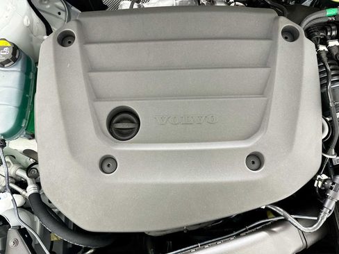 Certified 2025 Volvo XC40 B5 Core w/ Protection Package Premier image 28