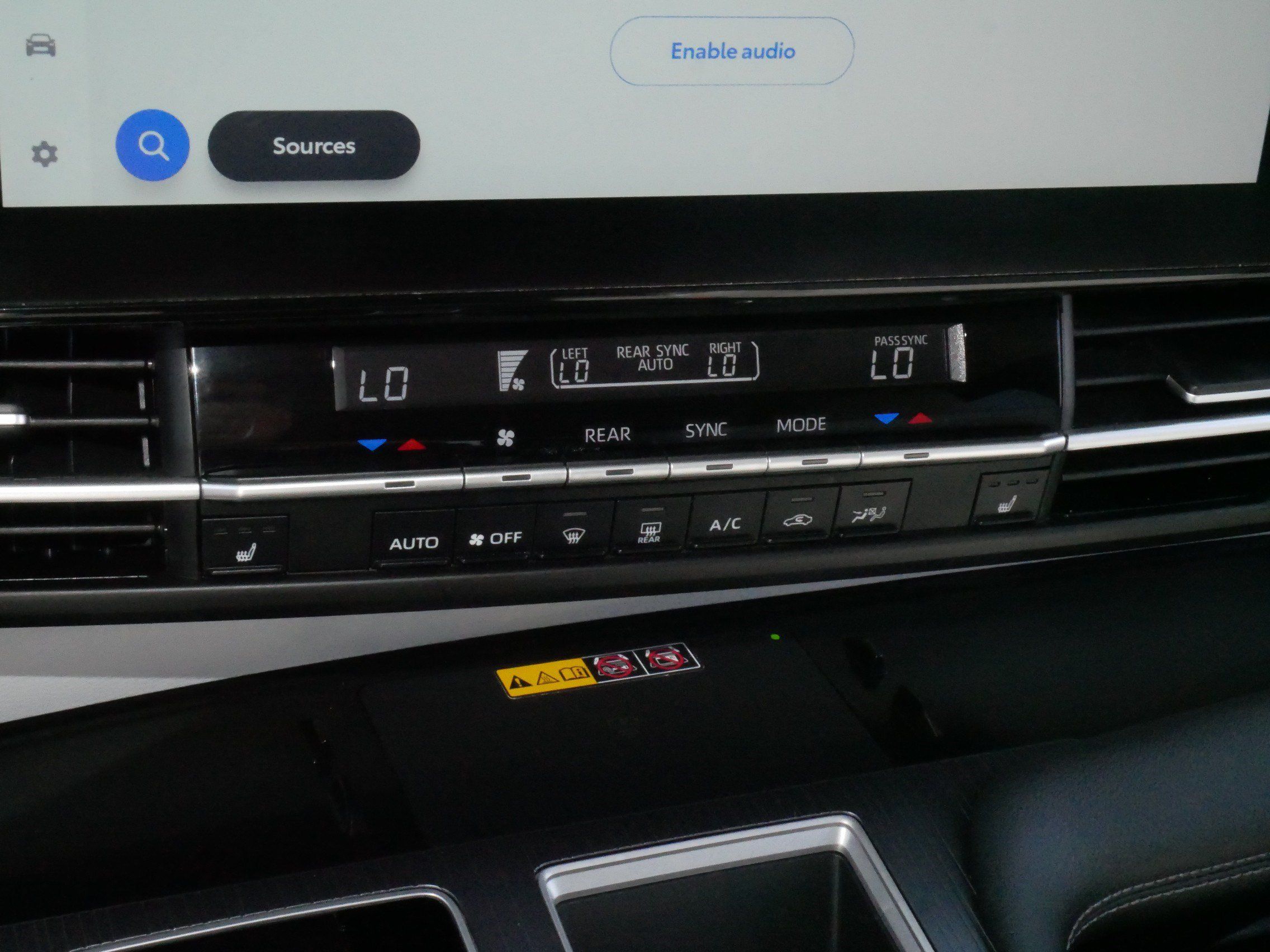 Certified 2025 Toyota Sienna XLE FWD image 22