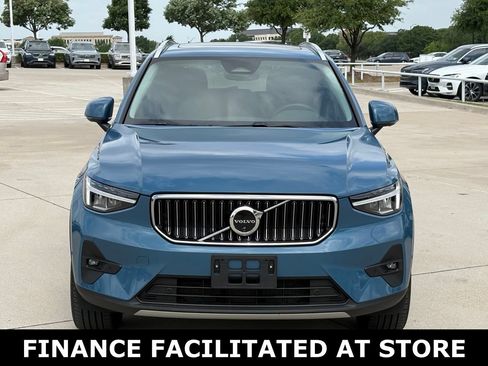 Certified 2025 Volvo XC40 B5 Plus AWD/4WD image 4