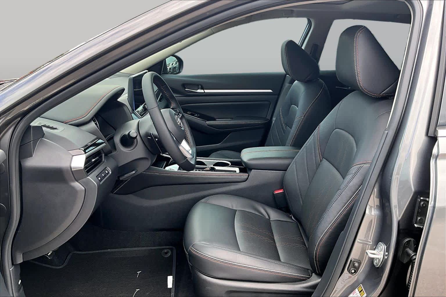 Used 2025 Nissan Altima 2.5 SR w/ SR Premium Package FWD image 8
