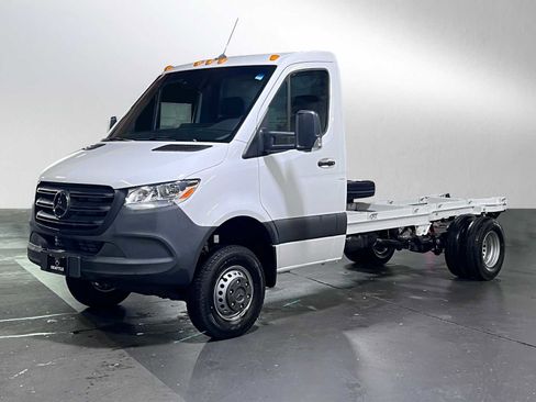 Used 2023 Mercedes-Benz Sprinter 3500 image 7