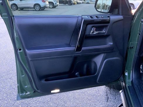 Used 2022 Toyota 4Runner TRD Off-Road Premium w/ Moonroof Package AWD/4WD image 21