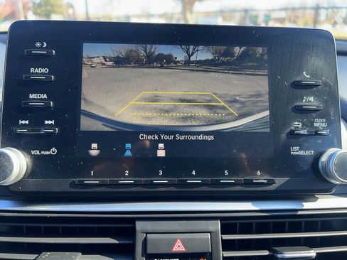 Used 2018 Honda Accord LX image 12