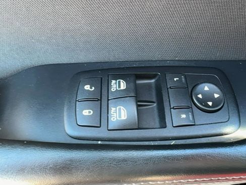 Used 2015 Dodge Challenger SXT w/ Driver Convenience Group image 11