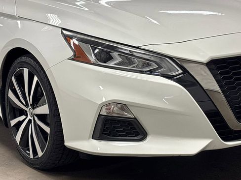 Used 2020 Nissan Altima 2.5 SR w/ Premium Package FWD image 5
