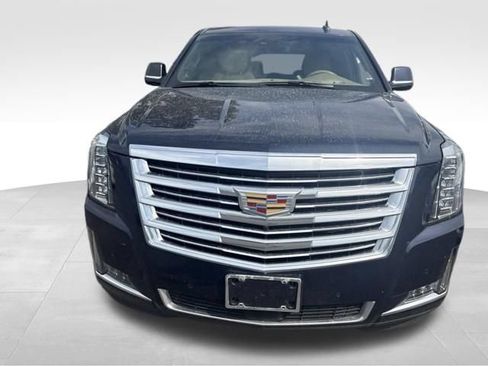 Used 2019 Cadillac Escalade Platinum AWD/4WD image 3