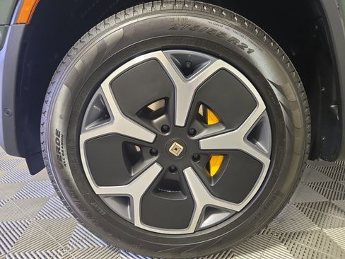Used 2024 Rivian R1S Adventure AWD/4WD image 9