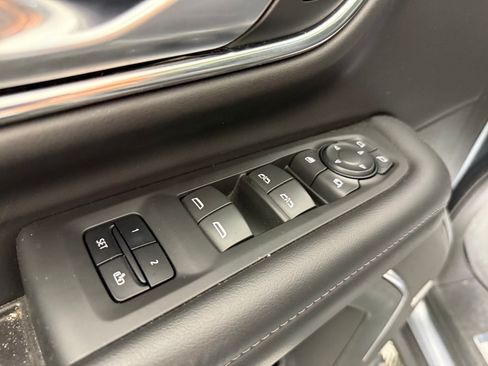 Used 2022 Chevrolet Suburban Z71 w/ Off-Road Capability Package AWD/4WD image 14