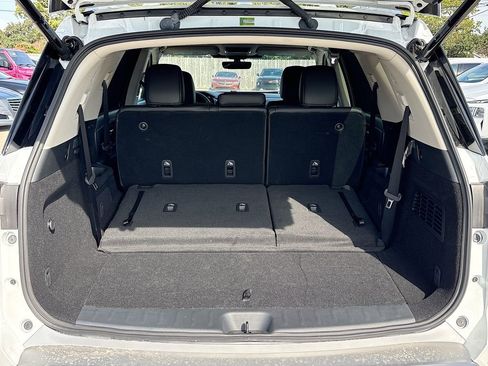 Used 2025 Nissan Pathfinder SL w/ Lighting Package (N92) image 26