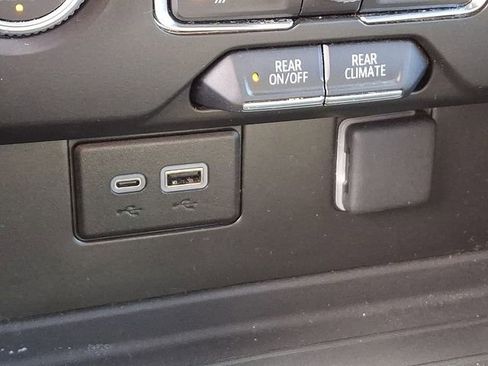 Used 2024 GMC Yukon SLE image 27