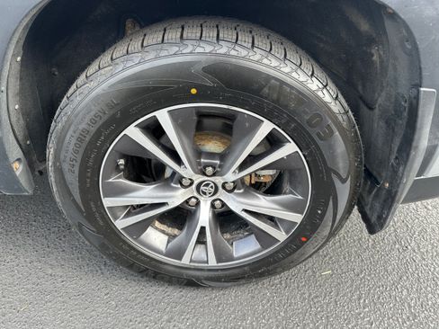 Used 2019 Toyota Highlander LE AWD/4WD image 27