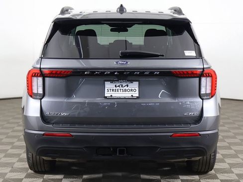 Used 2025 Ford Explorer Active AWD/4WD image 13