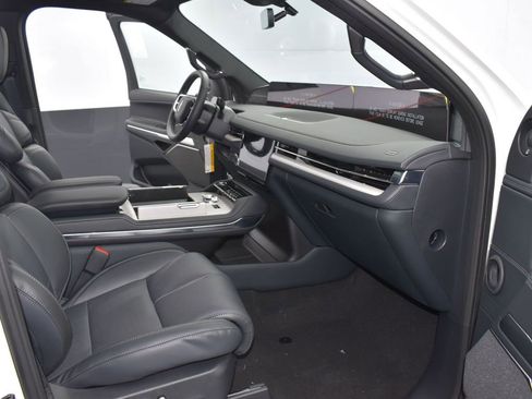 New 2025 Lincoln Navigator L Reserve w/ Jet Appearance Package image 18