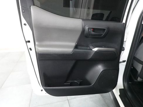 Used 2020 Toyota Tacoma SR5 RWD image 23