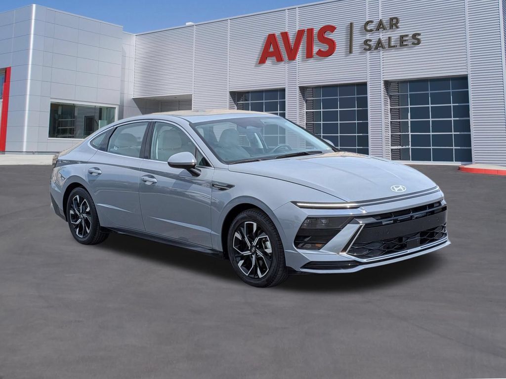 Used 2025 Hyundai Sonata SEL FWD image 3
