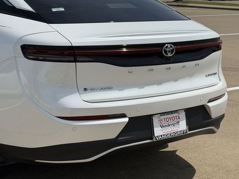 Used 2024 Toyota Crown Limited image 6