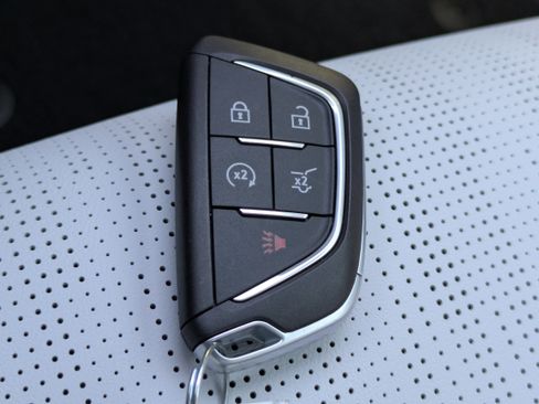 New 2025 Cadillac Optiq Sport 2 w/ LPO, ONYX Package image 34