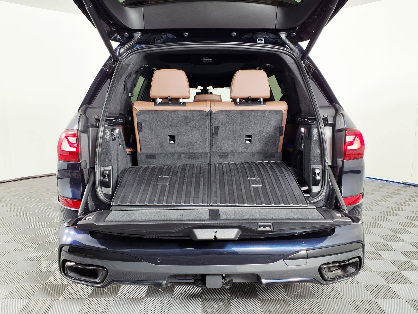 Used 2022 BMW X7 xDrive40i w/ M Sport Package AWD/4WD image 9