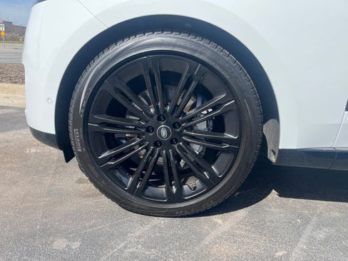 Certified 2024 Land Rover Range Rover SE image 27