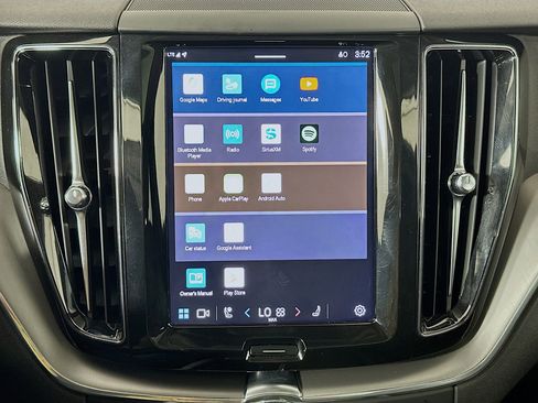 Used 2025 Volvo XC60 B5 Core image 21