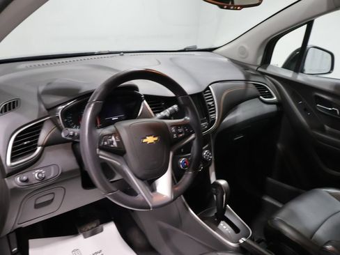 Used 2021 Chevrolet Trax LT w/ Redline Edition AWD/4WD image 13