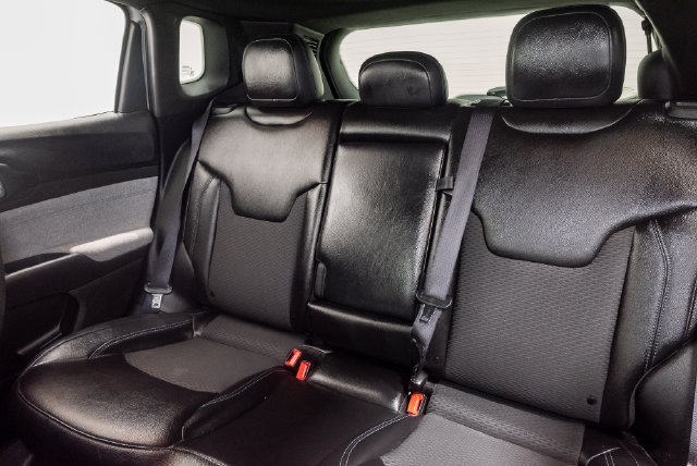 Used 2025 Jeep Compass Latitude w/ Sun & Sound Group AWD/4WD image 27