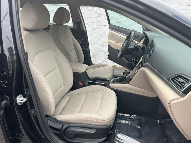 Used 2017 Hyundai Elantra SE FWD image 15