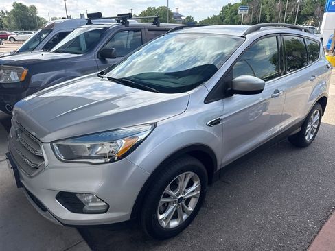 Used 2018 Ford Escape SE AWD/4WD image 2