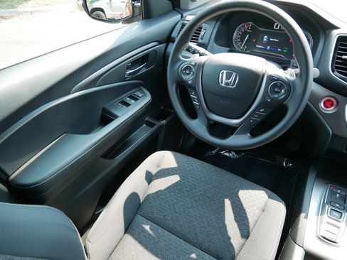 Used 2023 Honda Ridgeline Sport image 9