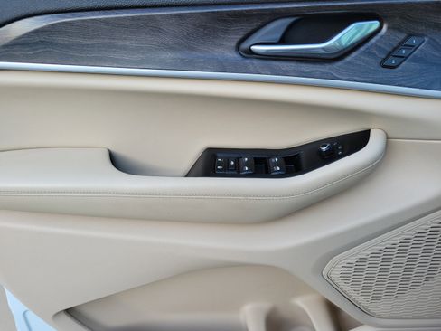 Used 2025 Jeep Grand Cherokee L Limited RWD image 13