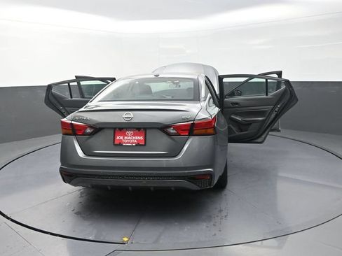 Used 2024 Nissan Altima 2.5 SV FWD image 43