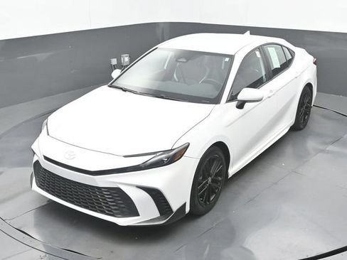 Used 2025 Toyota Camry SE w/ Convenience Package FWD image 30