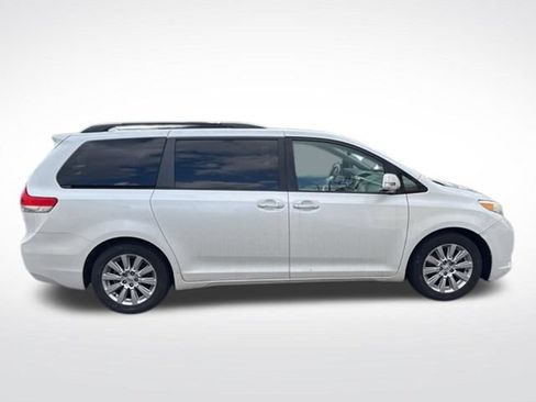 Used 2013 Toyota Sienna Limited w/ Premium Pkg AWD/4WD image 2
