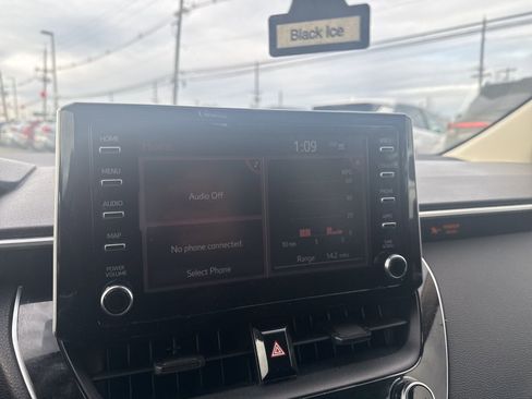 Used 2020 Toyota Corolla LE image 19