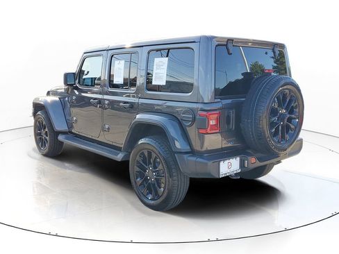 Used 2025 Jeep Wrangler Unlimited Sahara AWD/4WD image 3
