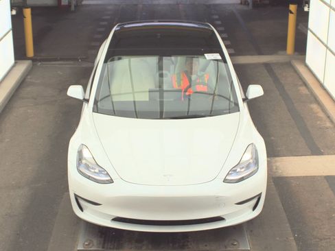 Used 2023 Tesla Model 3 Standard Range image 2