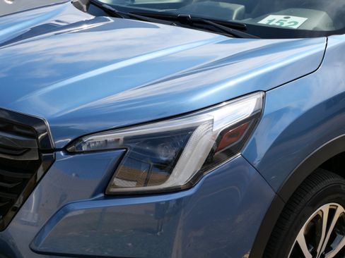 Used 2023 Subaru Forester Limited AWD/4WD image 3