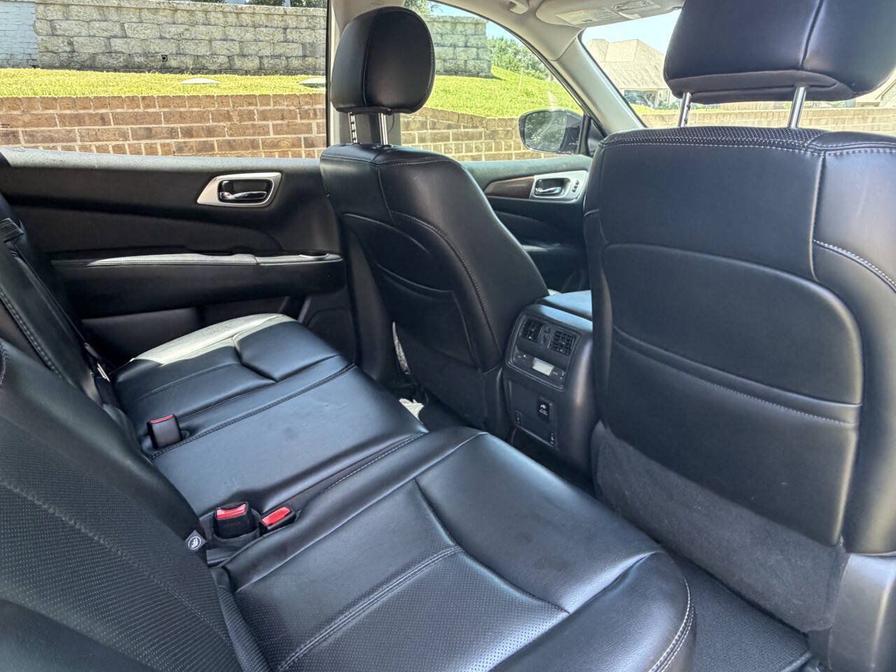 Used 2017 Nissan Pathfinder Platinum FWD image 13