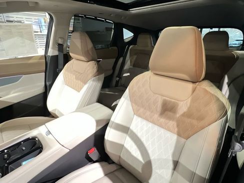 Used 2025 Nissan Murano Platinum w/ Cargo Package image 8