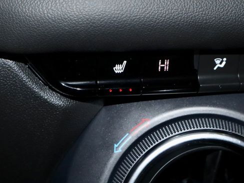 Used 2025 Chevrolet Blazer LT FWD image 6