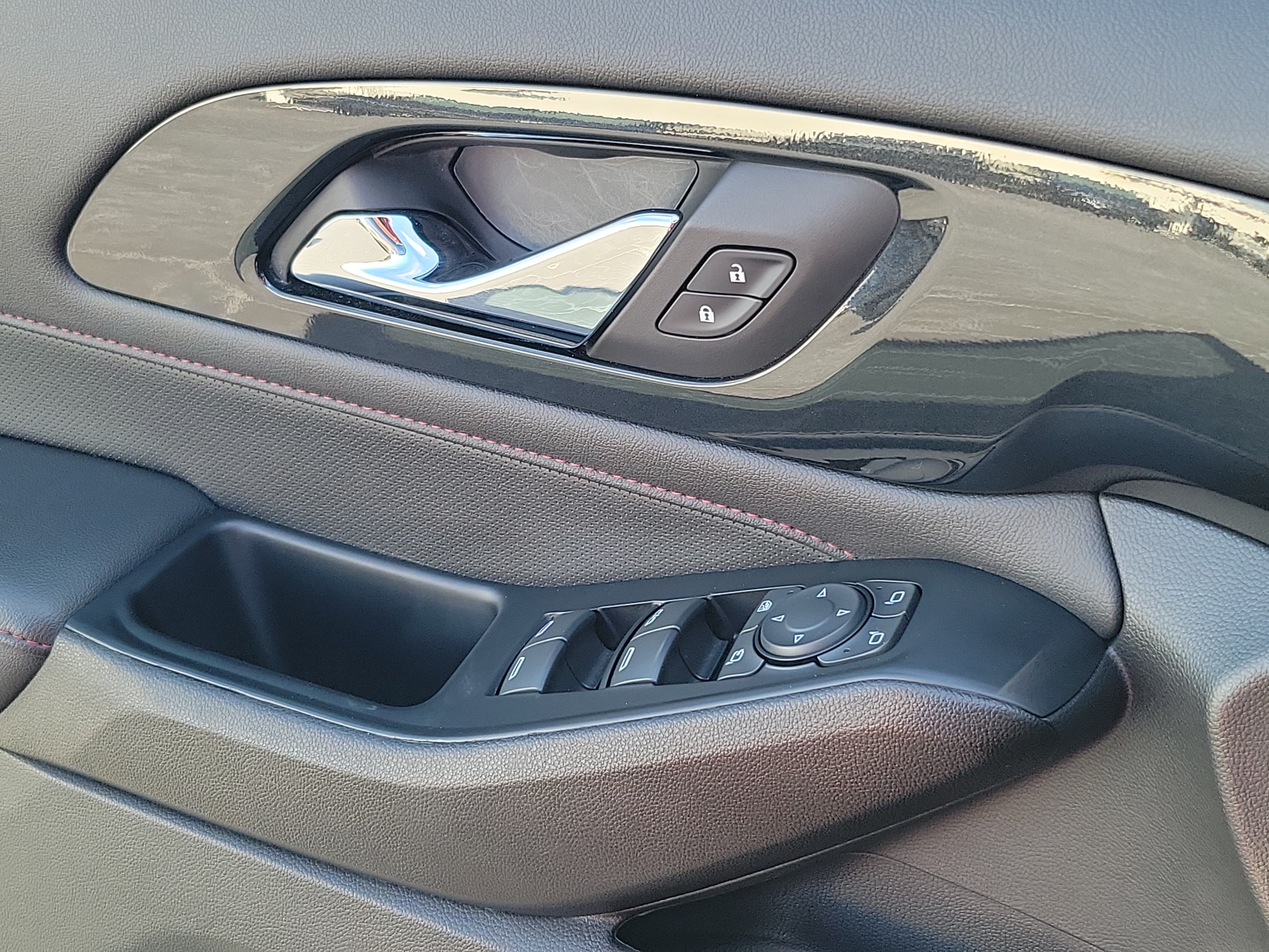 Used 2023 Chevrolet Traverse RS FWD image 19