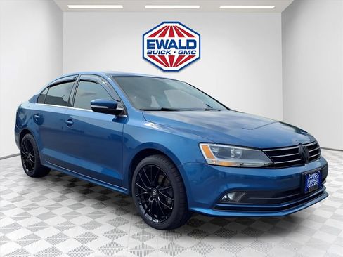 Used 2016 Volkswagen Jetta SEL FWD image 3