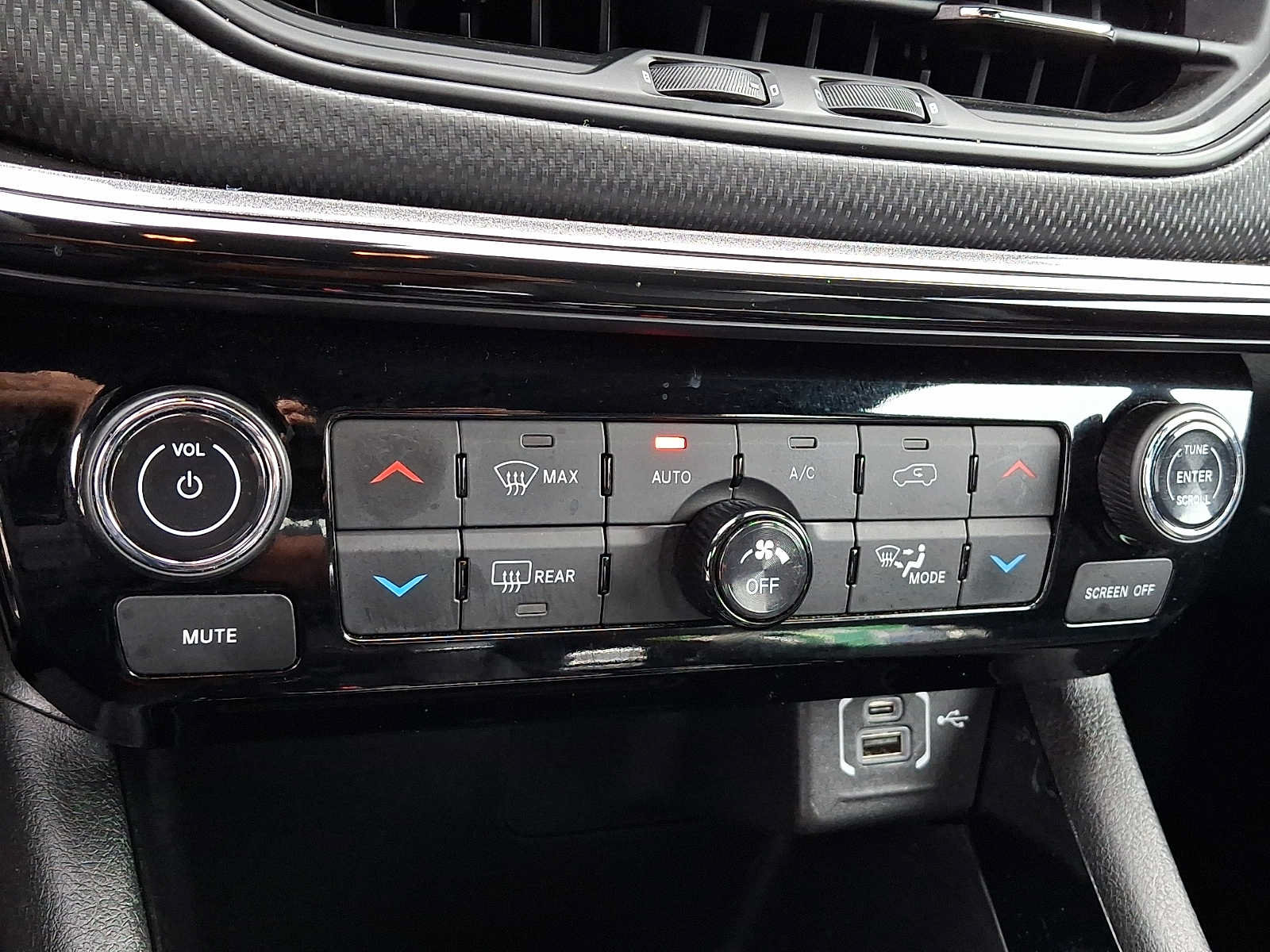 Certified 2025 Jeep Compass Latitude w/ Convenience Group AWD/4WD image 16