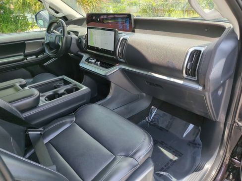 Used 2025 Ford Expedition Platinum AWD/4WD image 16