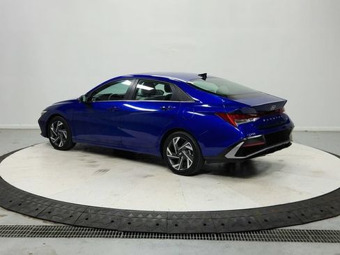 Used 2025 Hyundai Elantra Limited FWD image 6